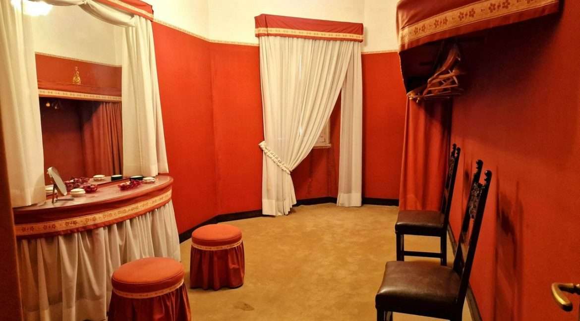 sala make up