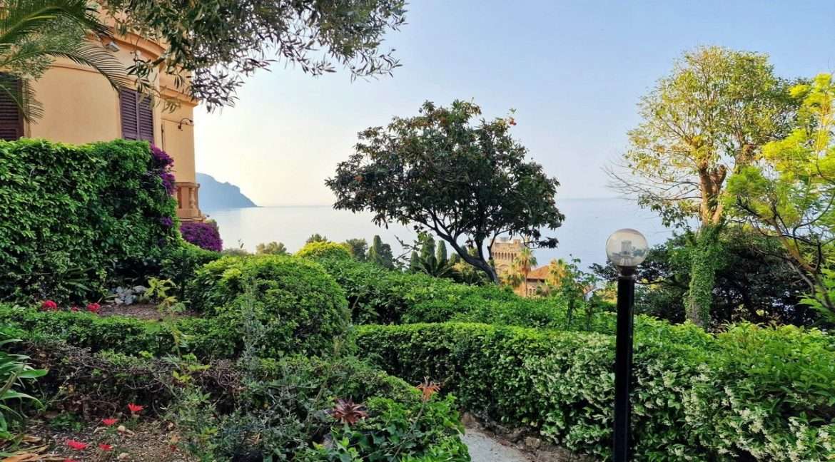 vista parco e scorcio mare