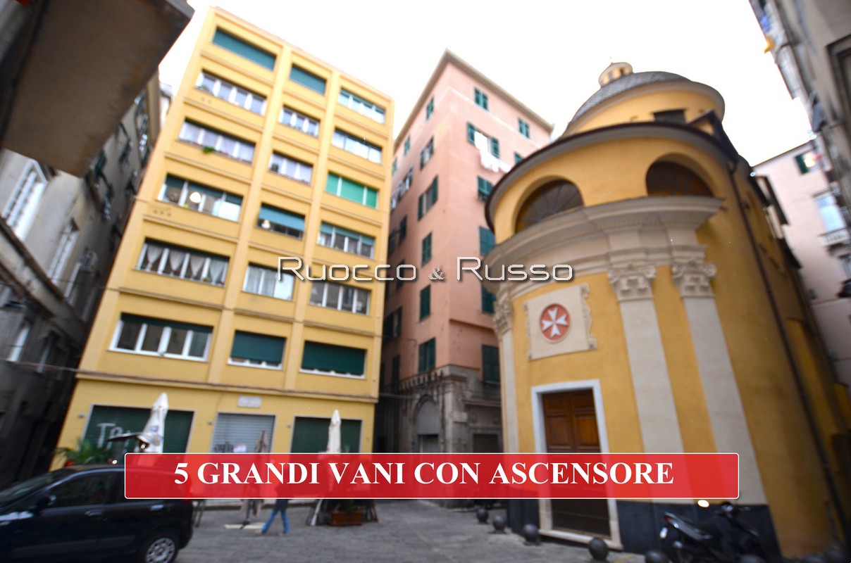 vendita appartamento genova centro storico 5 grandi vani genovesi ascensore