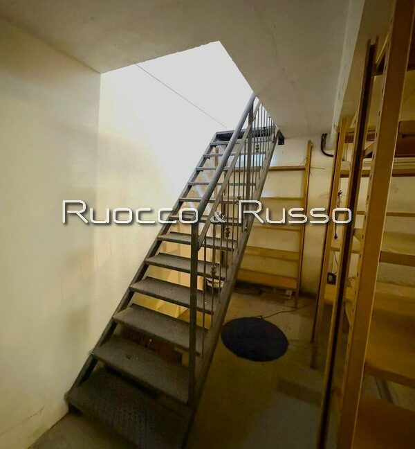 ACCESSO SEMINTERRATO