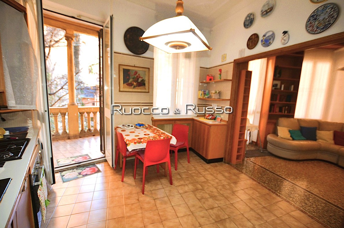 vendita appartamento genova castelletto 6 vani particolarissimo terrazzo loggiato vivibile