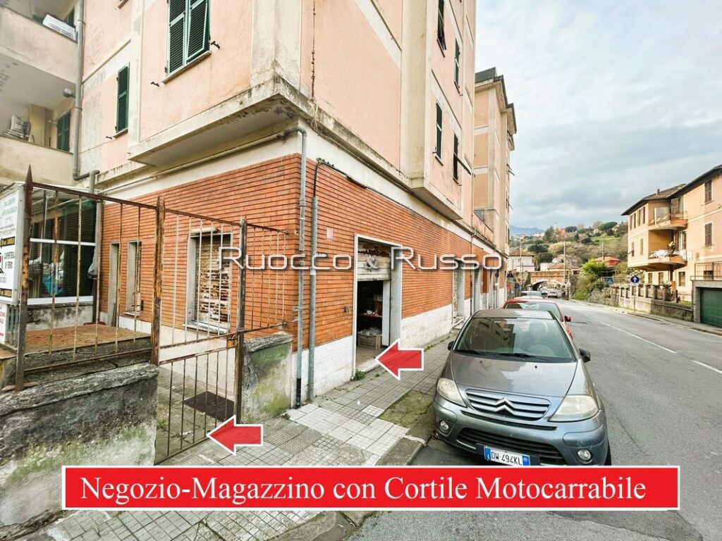 vendita genova pontedecimo negozio magazzino 4 locali 2 wc cortile motocarrabile