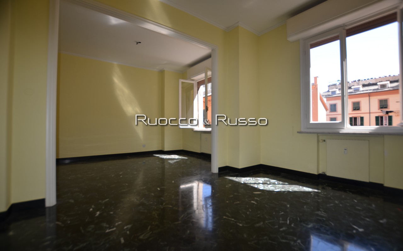 affitto genova centro 7 vani biservizi con balconata tranquillo ed ordinato