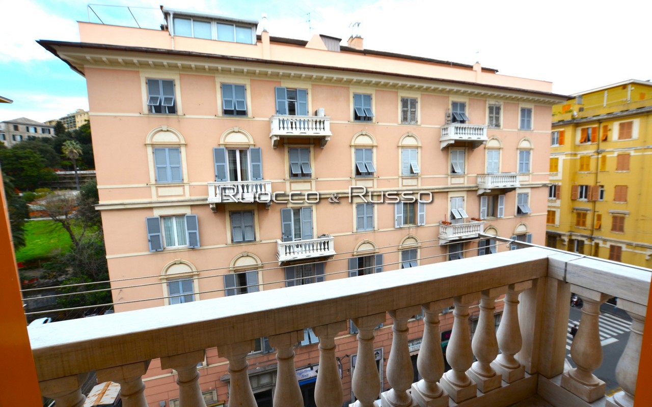 vendita appartamento genova sanfruttuoso 6 vani balcone piano alto cantina
