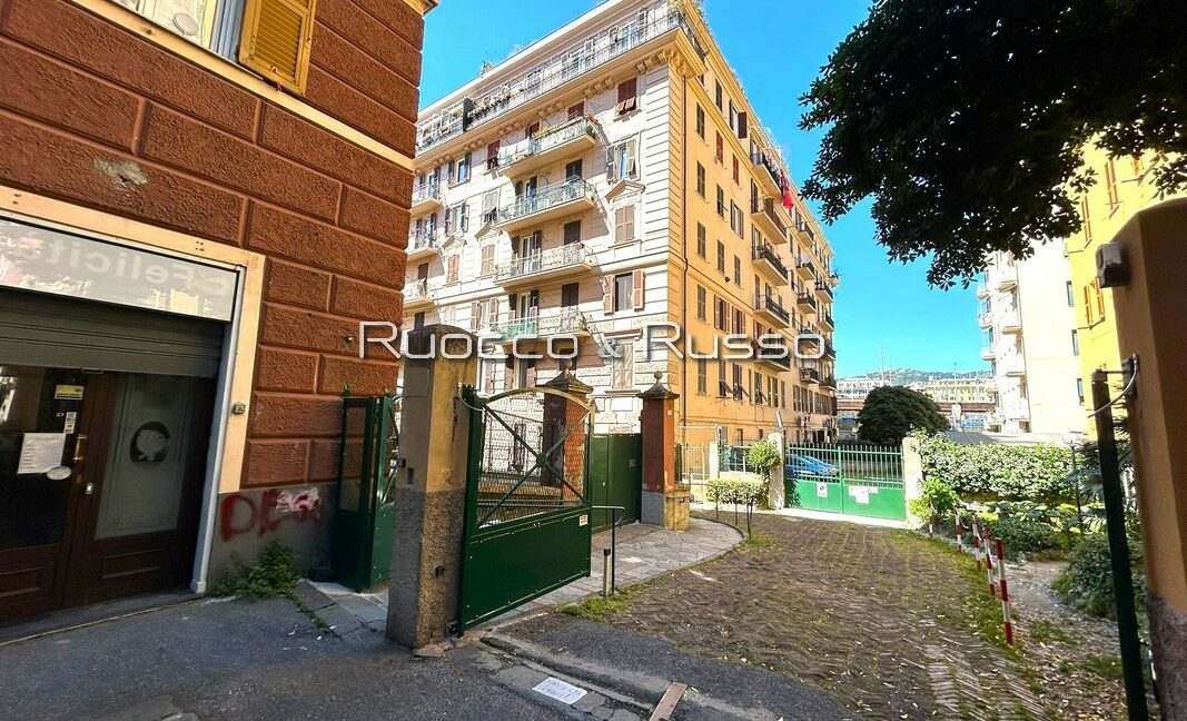 ACCESSO CONDOMINIALE PRIVATO