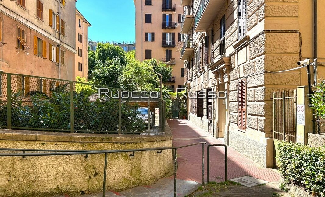 ACCESSO CONDOMINIALE PRIVATO