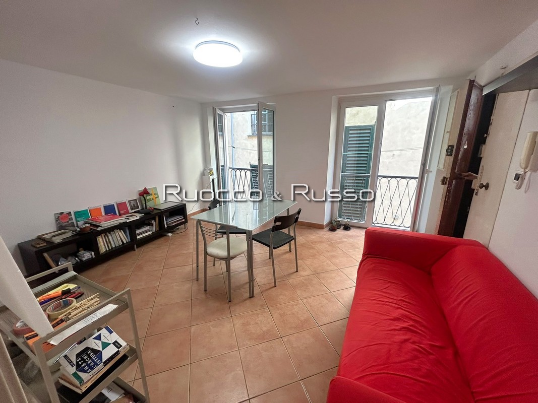 affitto appartamento genova centrostorico 5 vani arredato piano alto