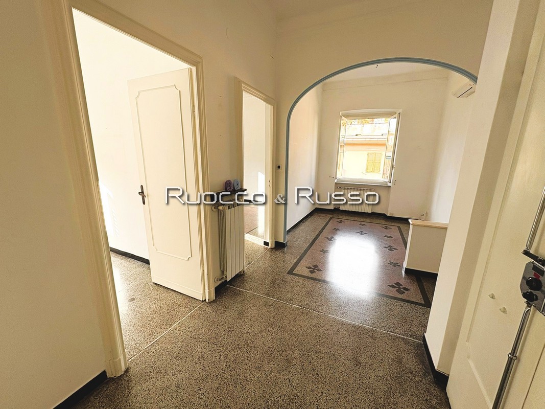 vendita appartamento genova foce 7 vani piano alto balconi soleggiato termoautonomo terrazzo
