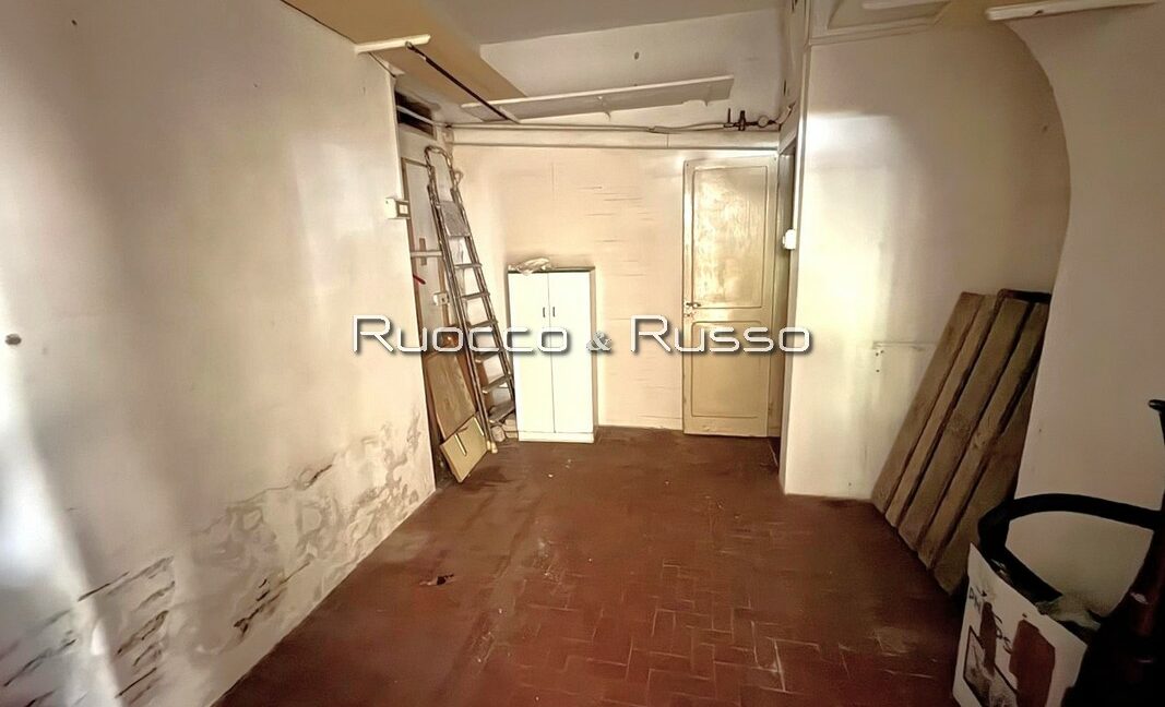 INTERNO